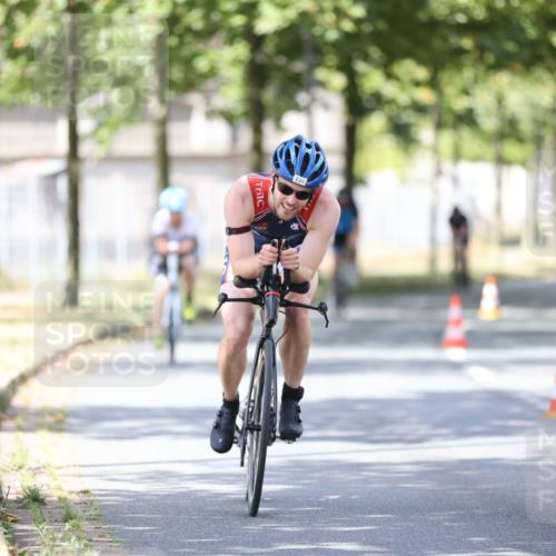 11.08.2024 - GEWOBA Citytriathlon Bremen H.Heesch http://msf.ph/oto/6800449 11.08.2024 11:59:28 Laufen  meine-sportfotos.de