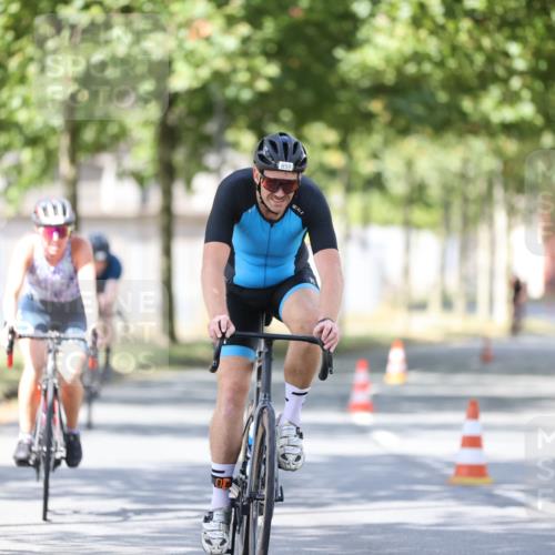 11.08.2024 - GEWOBA Citytriathlon Bremen H.Heesch http://msf.ph/oto/6800529 11.08.2024 11:59:33 Laufen  meine-sportfotos.de