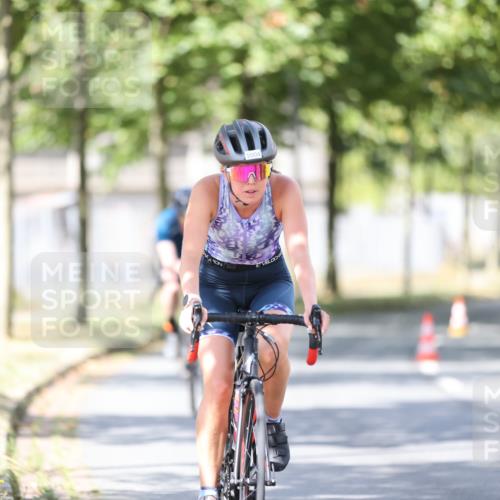11.08.2024 - GEWOBA Citytriathlon Bremen H.Heesch http://msf.ph/oto/6800542 11.08.2024 11:59:34 Laufen  meine-sportfotos.de