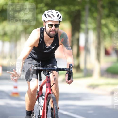 11.08.2024 - GEWOBA Citytriathlon Bremen H.Heesch http://msf.ph/oto/6800627 11.08.2024 11:59:45 Laufen  meine-sportfotos.de