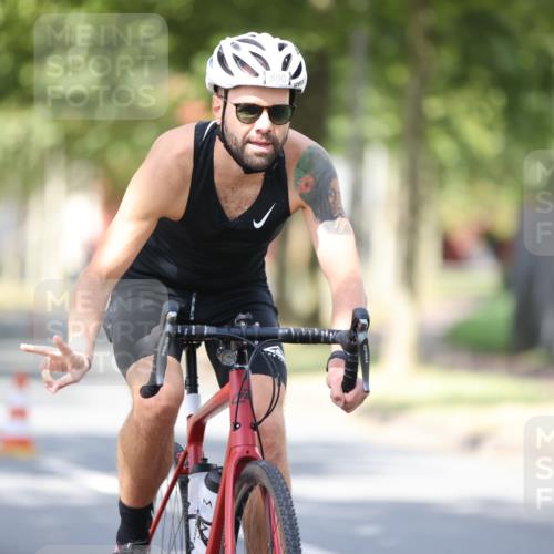 11.08.2024 - GEWOBA Citytriathlon Bremen H.Heesch http://msf.ph/oto/6800631 11.08.2024 11:59:45 Laufen  meine-sportfotos.de