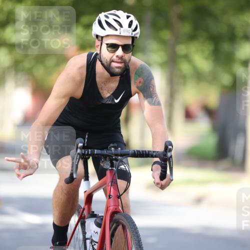 11.08.2024 - GEWOBA Citytriathlon Bremen H.Heesch http://msf.ph/oto/6800633 11.08.2024 11:59:45 Laufen  meine-sportfotos.de