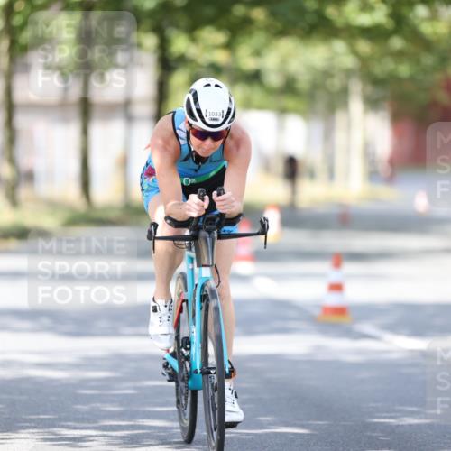 11.08.2024 - GEWOBA Citytriathlon Bremen H.Heesch http://msf.ph/oto/6800662 11.08.2024 12:00:00 Laufen  meine-sportfotos.de