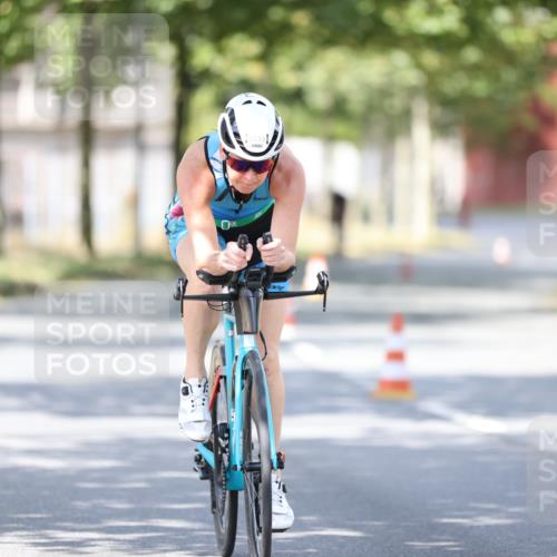 11.08.2024 - GEWOBA Citytriathlon Bremen H.Heesch http://msf.ph/oto/6800664 11.08.2024 12:00:00 Laufen  meine-sportfotos.de