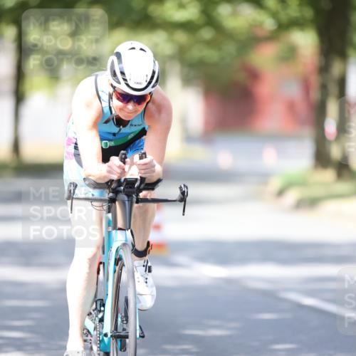 11.08.2024 - GEWOBA Citytriathlon Bremen H.Heesch http://msf.ph/oto/6800676 11.08.2024 12:00:00 Laufen  meine-sportfotos.de
