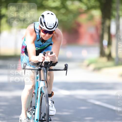 11.08.2024 - GEWOBA Citytriathlon Bremen H.Heesch http://msf.ph/oto/6800680 11.08.2024 12:00:00 Laufen  meine-sportfotos.de