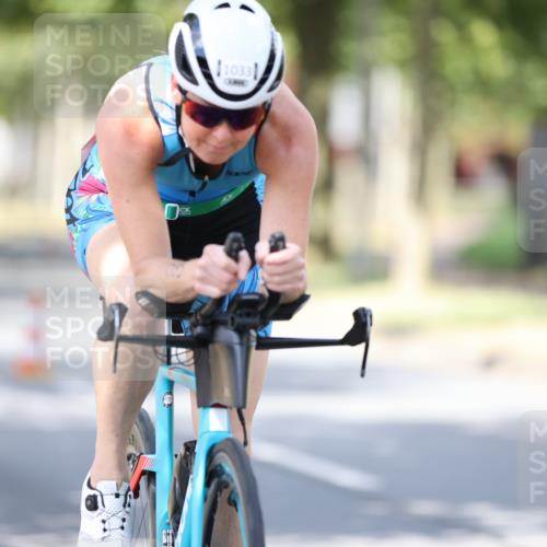 11.08.2024 - GEWOBA Citytriathlon Bremen H.Heesch http://msf.ph/oto/6800693 11.08.2024 12:00:01 Laufen  meine-sportfotos.de