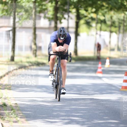 11.08.2024 - GEWOBA Citytriathlon Bremen H.Heesch http://msf.ph/oto/6800708 11.08.2024 12:00:07 Laufen  meine-sportfotos.de