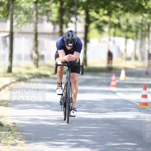 11.08.2024 - GEWOBA Citytriathlon Bremen H.Heesch http://msf.ph/oto/6800712 11.08.2024 12:00:07 Laufen  meine-sportfotos.de