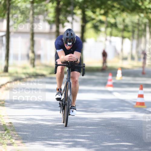 11.08.2024 - GEWOBA Citytriathlon Bremen H.Heesch http://msf.ph/oto/6800716 11.08.2024 12:00:07 Laufen  meine-sportfotos.de