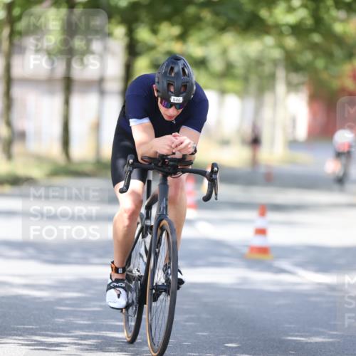 11.08.2024 - GEWOBA Citytriathlon Bremen H.Heesch http://msf.ph/oto/6800734 11.08.2024 12:00:08 Laufen  meine-sportfotos.de