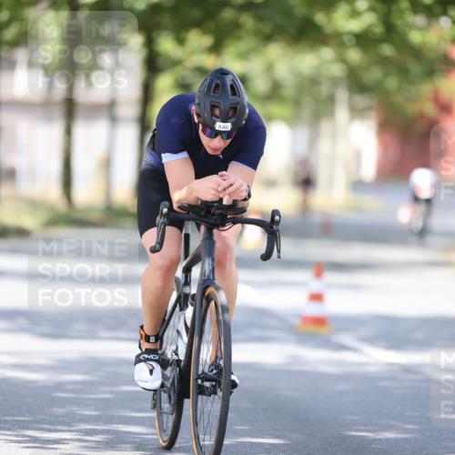 11.08.2024 - GEWOBA Citytriathlon Bremen H.Heesch http://msf.ph/oto/6800736 11.08.2024 12:00:08 Laufen  meine-sportfotos.de