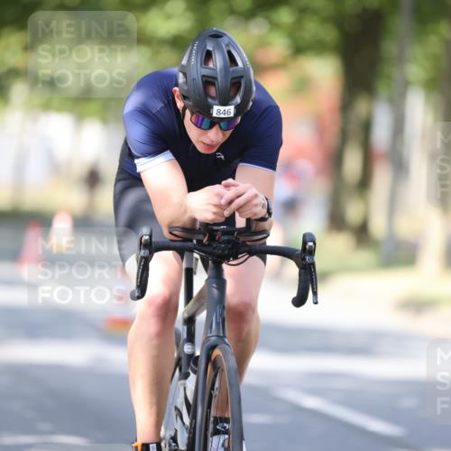 11.08.2024 - GEWOBA Citytriathlon Bremen H.Heesch http://msf.ph/oto/6800753 11.08.2024 12:00:08 Laufen  meine-sportfotos.de