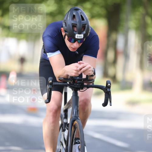 11.08.2024 - GEWOBA Citytriathlon Bremen H.Heesch http://msf.ph/oto/6800756 11.08.2024 12:00:08 Laufen  meine-sportfotos.de