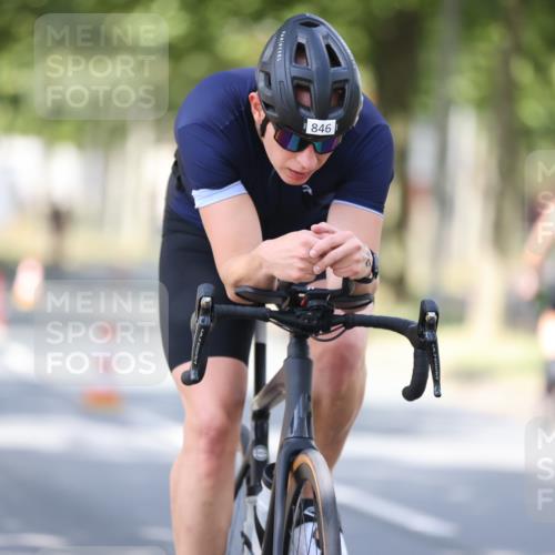 11.08.2024 - GEWOBA Citytriathlon Bremen H.Heesch http://msf.ph/oto/6800758 11.08.2024 12:00:08 Laufen  meine-sportfotos.de