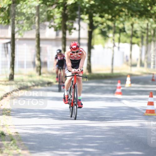 11.08.2024 - GEWOBA Citytriathlon Bremen H.Heesch http://msf.ph/oto/6800763 11.08.2024 12:00:12 Laufen  meine-sportfotos.de