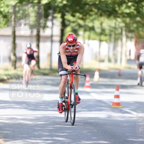11.08.2024 - GEWOBA Citytriathlon Bremen H.Heesch http://msf.ph/oto/6800784 11.08.2024 12:00:13 Laufen  meine-sportfotos.de