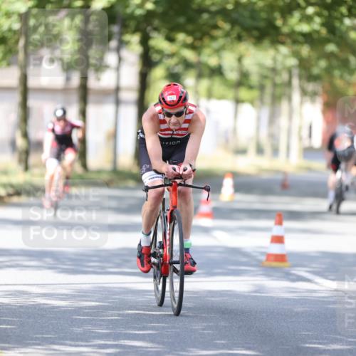 11.08.2024 - GEWOBA Citytriathlon Bremen H.Heesch http://msf.ph/oto/6800786 11.08.2024 12:00:13 Laufen  meine-sportfotos.de