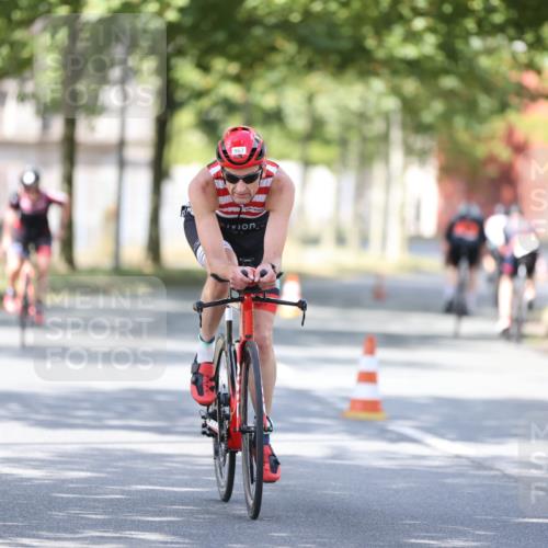 11.08.2024 - GEWOBA Citytriathlon Bremen H.Heesch http://msf.ph/oto/6800792 11.08.2024 12:00:13 Laufen  meine-sportfotos.de