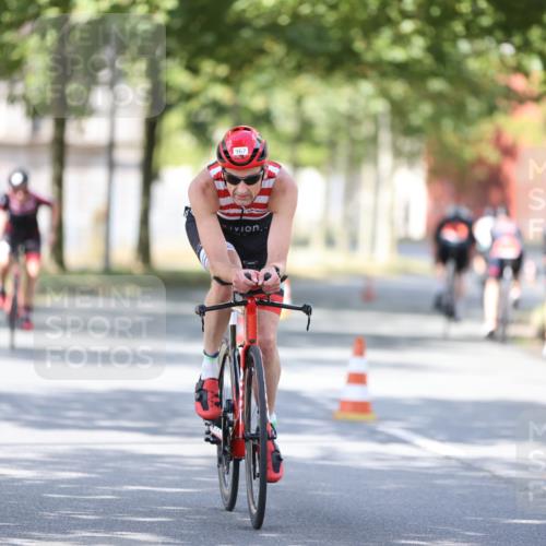 11.08.2024 - GEWOBA Citytriathlon Bremen H.Heesch http://msf.ph/oto/6800794 11.08.2024 12:00:13 Laufen  meine-sportfotos.de