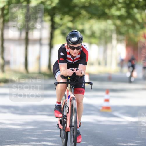 11.08.2024 - GEWOBA Citytriathlon Bremen H.Heesch http://msf.ph/oto/6800809 11.08.2024 12:00:16 Laufen  meine-sportfotos.de