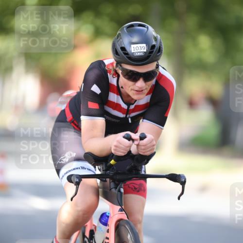 11.08.2024 - GEWOBA Citytriathlon Bremen H.Heesch http://msf.ph/oto/6800835 11.08.2024 12:00:16 Laufen  meine-sportfotos.de