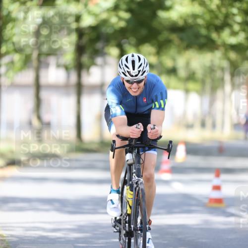 11.08.2024 - GEWOBA Citytriathlon Bremen H.Heesch http://msf.ph/oto/6800851 11.08.2024 12:00:25 Laufen  meine-sportfotos.de