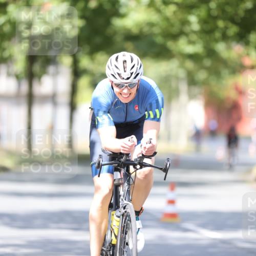 11.08.2024 - GEWOBA Citytriathlon Bremen H.Heesch http://msf.ph/oto/6800859 11.08.2024 12:00:25 Laufen  meine-sportfotos.de