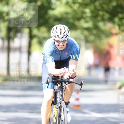11.08.2024 - GEWOBA Citytriathlon Bremen H.Heesch http://msf.ph/oto/6800861 11.08.2024 12:00:25 Laufen  meine-sportfotos.de