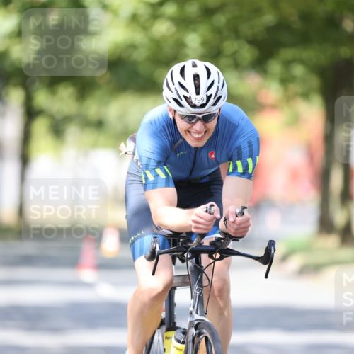 11.08.2024 - GEWOBA Citytriathlon Bremen H.Heesch http://msf.ph/oto/6800869 11.08.2024 12:00:26 Laufen  meine-sportfotos.de
