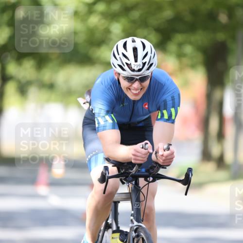 11.08.2024 - GEWOBA Citytriathlon Bremen H.Heesch http://msf.ph/oto/6800871 11.08.2024 12:00:26 Laufen  meine-sportfotos.de