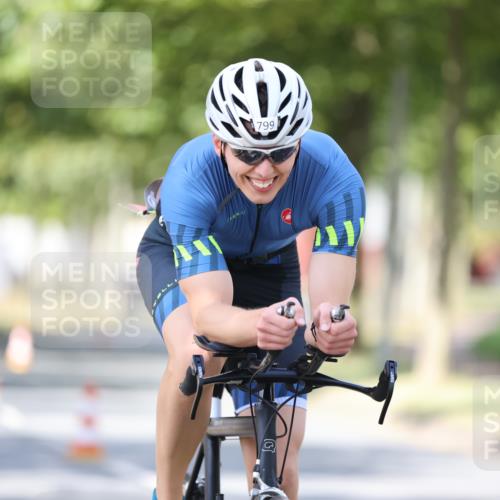 11.08.2024 - GEWOBA Citytriathlon Bremen H.Heesch http://msf.ph/oto/6800875 11.08.2024 12:00:26 Laufen  meine-sportfotos.de