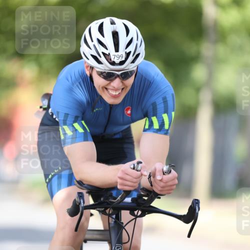11.08.2024 - GEWOBA Citytriathlon Bremen H.Heesch http://msf.ph/oto/6800881 11.08.2024 12:00:26 Laufen  meine-sportfotos.de
