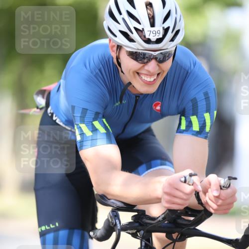 11.08.2024 - GEWOBA Citytriathlon Bremen H.Heesch http://msf.ph/oto/6800887 11.08.2024 12:00:26 Laufen  meine-sportfotos.de
