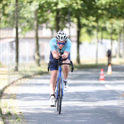 11.08.2024 - GEWOBA Citytriathlon Bremen H.Heesch http://msf.ph/oto/6800899 11.08.2024 12:00:35 Laufen  meine-sportfotos.de