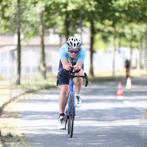 11.08.2024 - GEWOBA Citytriathlon Bremen H.Heesch http://msf.ph/oto/6800901 11.08.2024 12:00:35 Laufen  meine-sportfotos.de