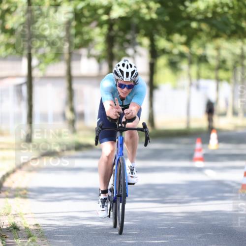11.08.2024 - GEWOBA Citytriathlon Bremen H.Heesch http://msf.ph/oto/6800903 11.08.2024 12:00:35 Laufen  meine-sportfotos.de