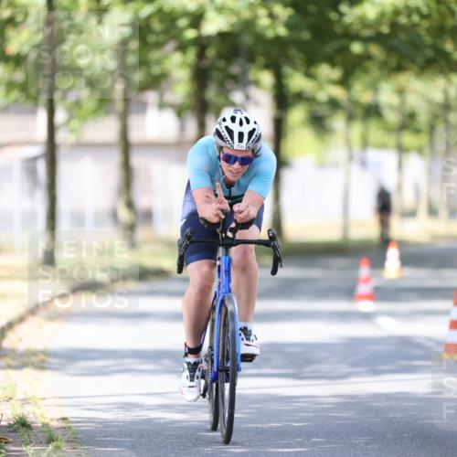 11.08.2024 - GEWOBA Citytriathlon Bremen H.Heesch http://msf.ph/oto/6800905 11.08.2024 12:00:35 Laufen  meine-sportfotos.de