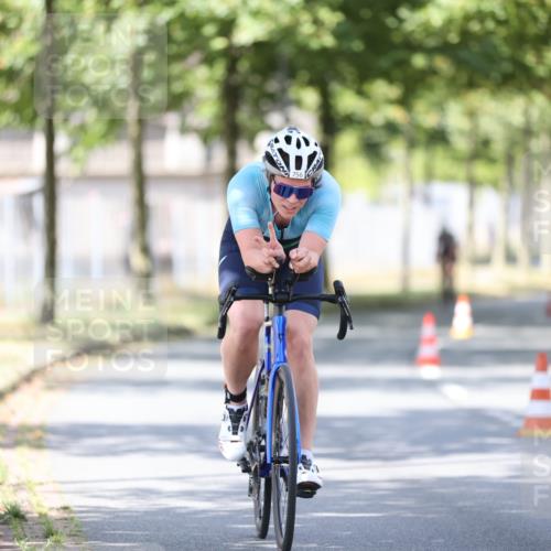 11.08.2024 - GEWOBA Citytriathlon Bremen H.Heesch http://msf.ph/oto/6800909 11.08.2024 12:00:35 Laufen  meine-sportfotos.de