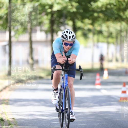 11.08.2024 - GEWOBA Citytriathlon Bremen H.Heesch http://msf.ph/oto/6800911 11.08.2024 12:00:35 Laufen  meine-sportfotos.de