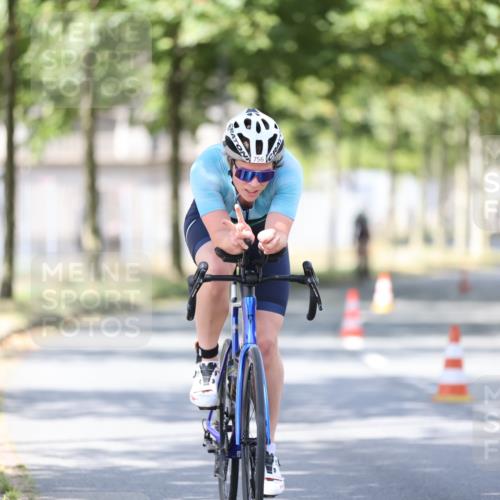 11.08.2024 - GEWOBA Citytriathlon Bremen H.Heesch http://msf.ph/oto/6800915 11.08.2024 12:00:35 Laufen  meine-sportfotos.de