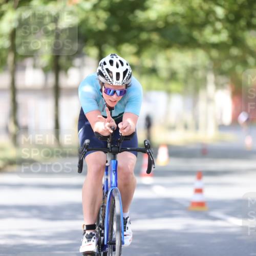 11.08.2024 - GEWOBA Citytriathlon Bremen H.Heesch http://msf.ph/oto/6800921 11.08.2024 12:00:35 Laufen  meine-sportfotos.de