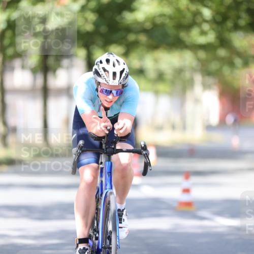11.08.2024 - GEWOBA Citytriathlon Bremen H.Heesch http://msf.ph/oto/6800923 11.08.2024 12:00:35 Laufen  meine-sportfotos.de