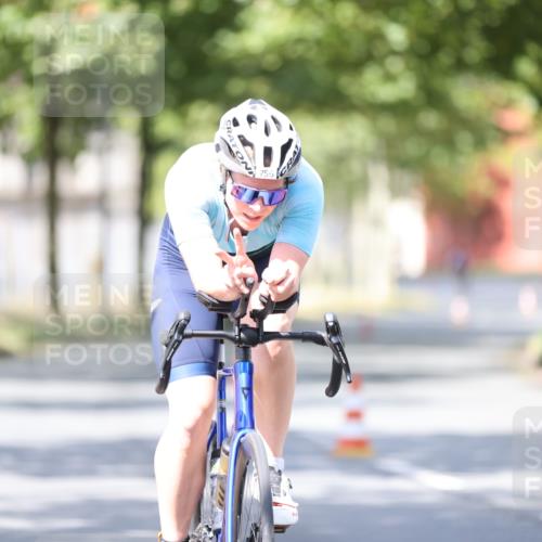 11.08.2024 - GEWOBA Citytriathlon Bremen H.Heesch http://msf.ph/oto/6800928 11.08.2024 12:00:35 Laufen  meine-sportfotos.de