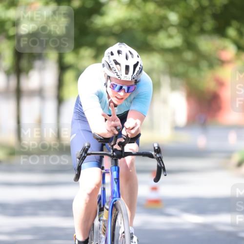 11.08.2024 - GEWOBA Citytriathlon Bremen H.Heesch http://msf.ph/oto/6800930 11.08.2024 12:00:35 Laufen  meine-sportfotos.de