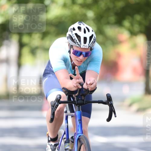 11.08.2024 - GEWOBA Citytriathlon Bremen H.Heesch http://msf.ph/oto/6800936 11.08.2024 12:00:36 Laufen  meine-sportfotos.de