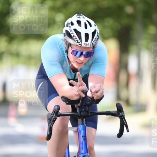 11.08.2024 - GEWOBA Citytriathlon Bremen H.Heesch http://msf.ph/oto/6800942 11.08.2024 12:00:36 Laufen  meine-sportfotos.de