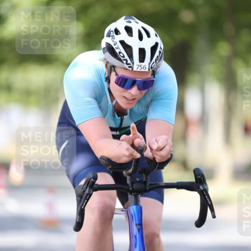 11.08.2024 - GEWOBA Citytriathlon Bremen H.Heesch http://msf.ph/oto/6800944 11.08.2024 12:00:36 Laufen  meine-sportfotos.de