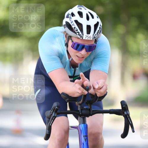 11.08.2024 - GEWOBA Citytriathlon Bremen H.Heesch http://msf.ph/oto/6800946 11.08.2024 12:00:36 Laufen  meine-sportfotos.de