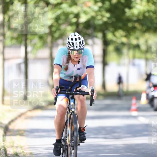 11.08.2024 - GEWOBA Citytriathlon Bremen H.Heesch http://msf.ph/oto/6800984 11.08.2024 12:00:43 Laufen  meine-sportfotos.de